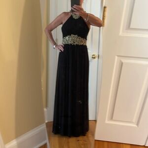 Cachet 🔥Sale🔥black dress with gold embroidery excelente condition